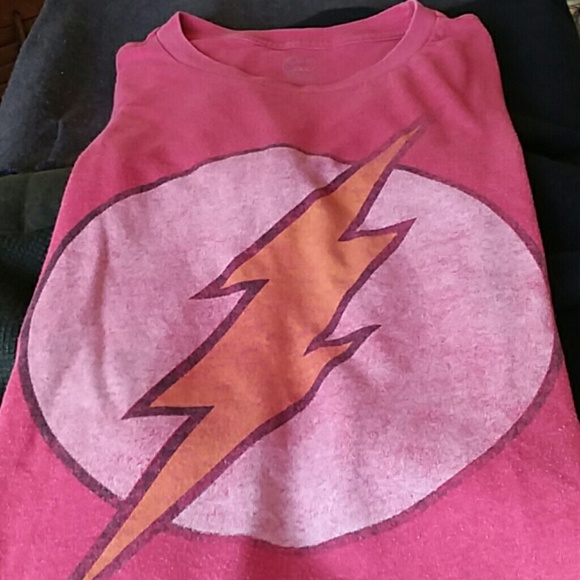 T-Shirt - Picture 2 of 3